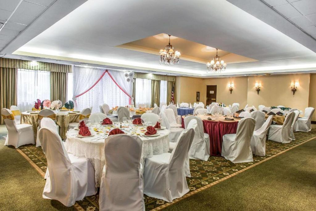 Regency Inn & Suites New London Mystic מראה חיצוני תמונה